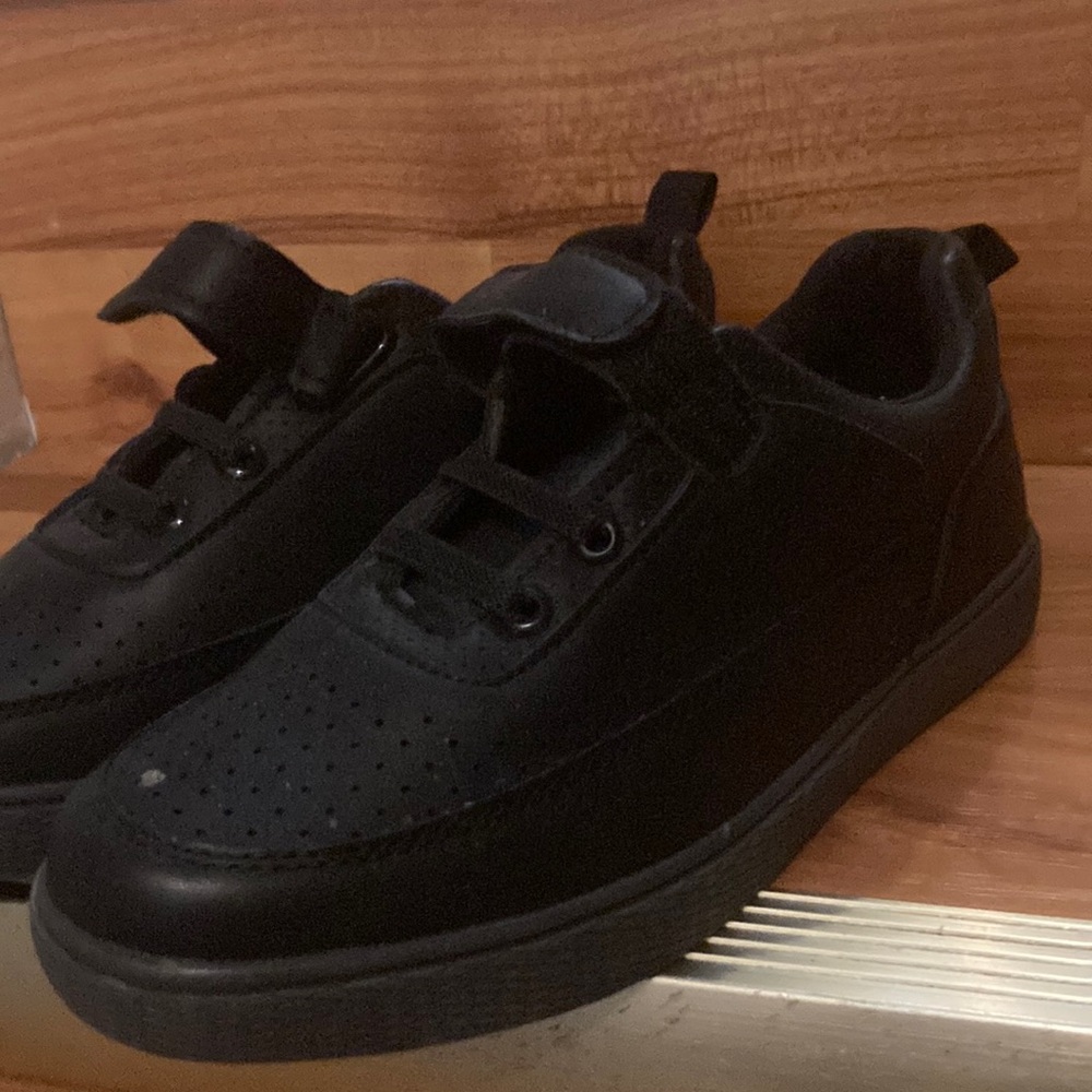 Brand new never worn black running shoes